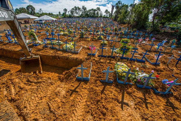 Manaus (AM) 28/05/2024 - ATENÇÃO foto feita em 15.05.20  - Cemitério Público Nossa Senhora Aparecida.
Foto: Alex Pazuello/Semcom/Arquivo